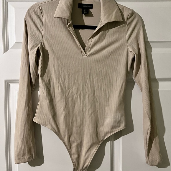 House of Harlow 1960 Tan Ribbed Bodysuit - Picture 2 of 6